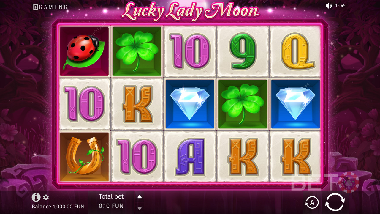 基於幻想主題， Lucky Lady Moon老虎機在 5x3 網格上使用 10 條固定支付線